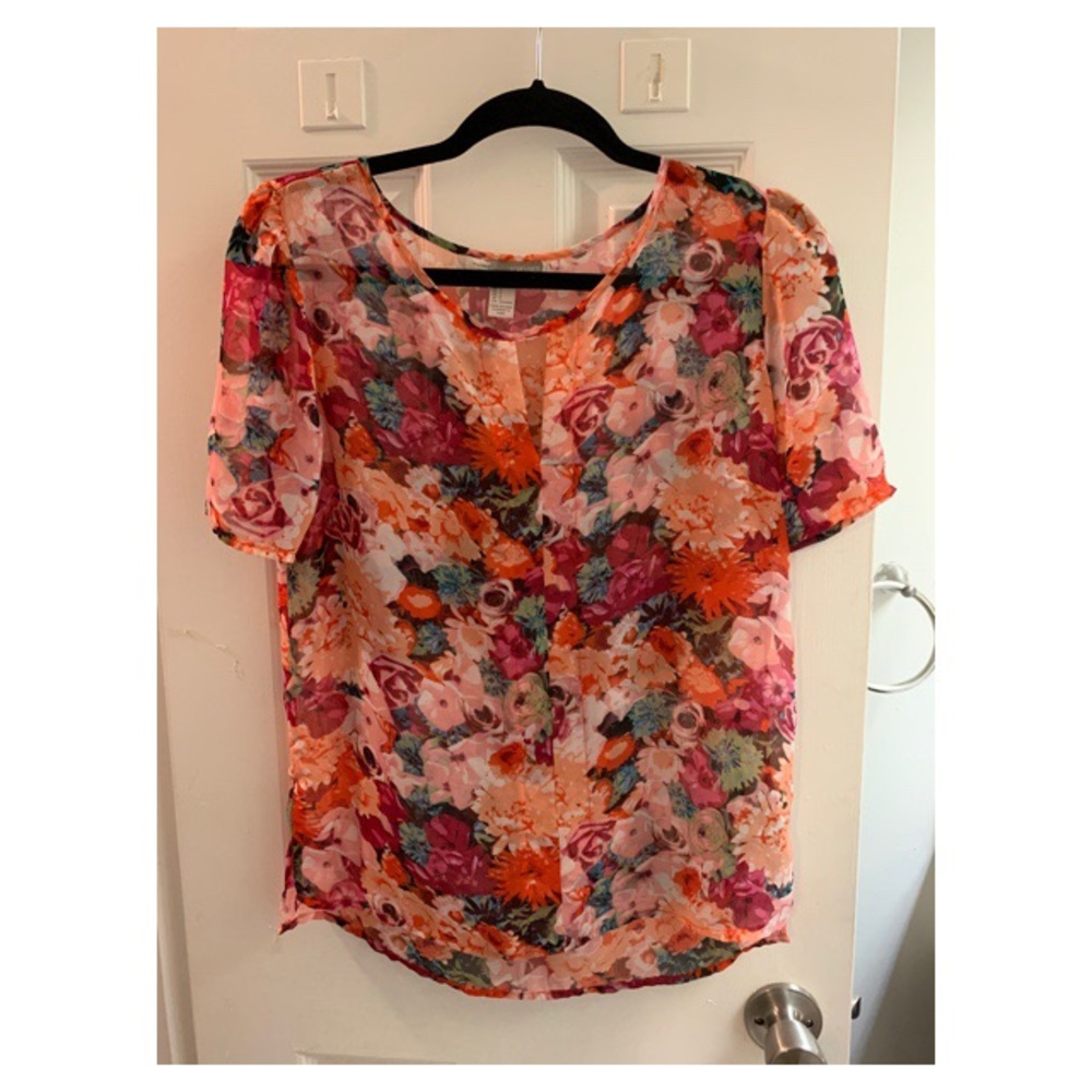 Forever 21 Multi-colored floral print top. Size Small